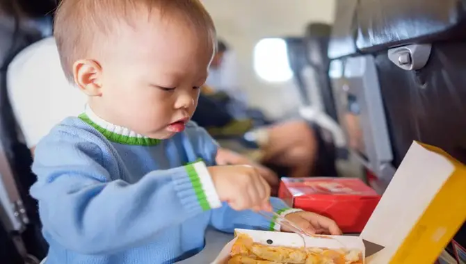Preparing food and snacks for flying with a baby 