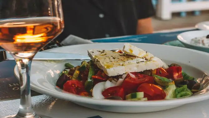 Atina'da yemek yerken nasıl para biriktirilir?