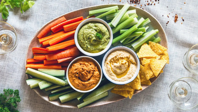 Nutrient-Rich Hummus With Veggies