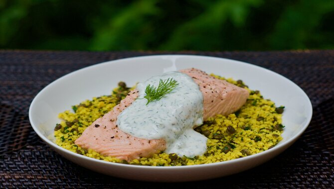 Poached Salmon With Dill-Yogurt Cream