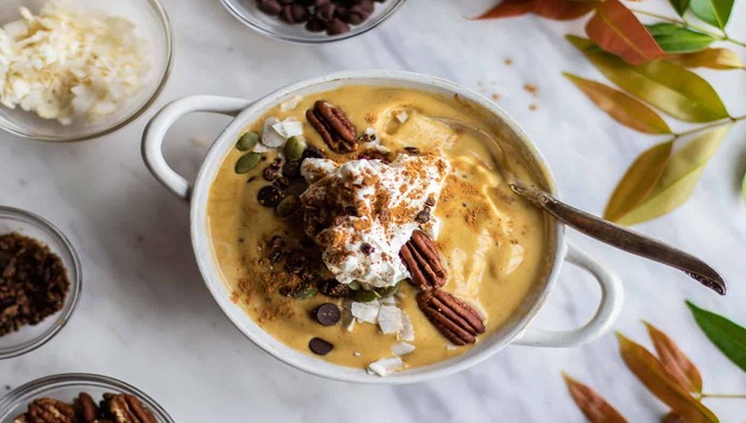 Pumpkin Spice Latte Smoothie Bowls