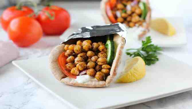 Roasted Chickpeas With Tzatziki Sauce