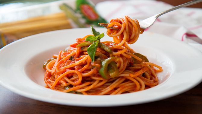 Spaghetti With Tomato Sauce