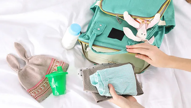 What To Put In The Main Compartment Of Your Baby Diaper Bag