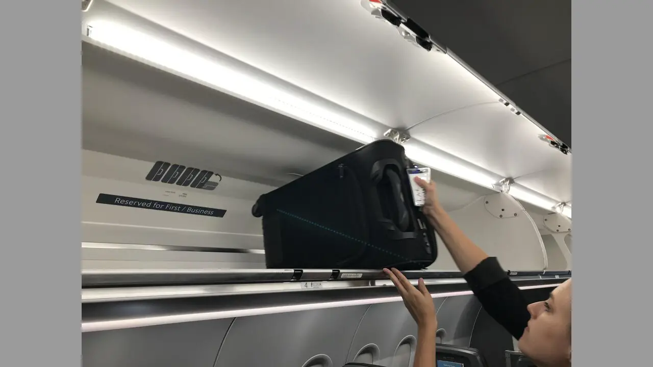 Common Issues And Complaints With The Airplane Luggage Compartment