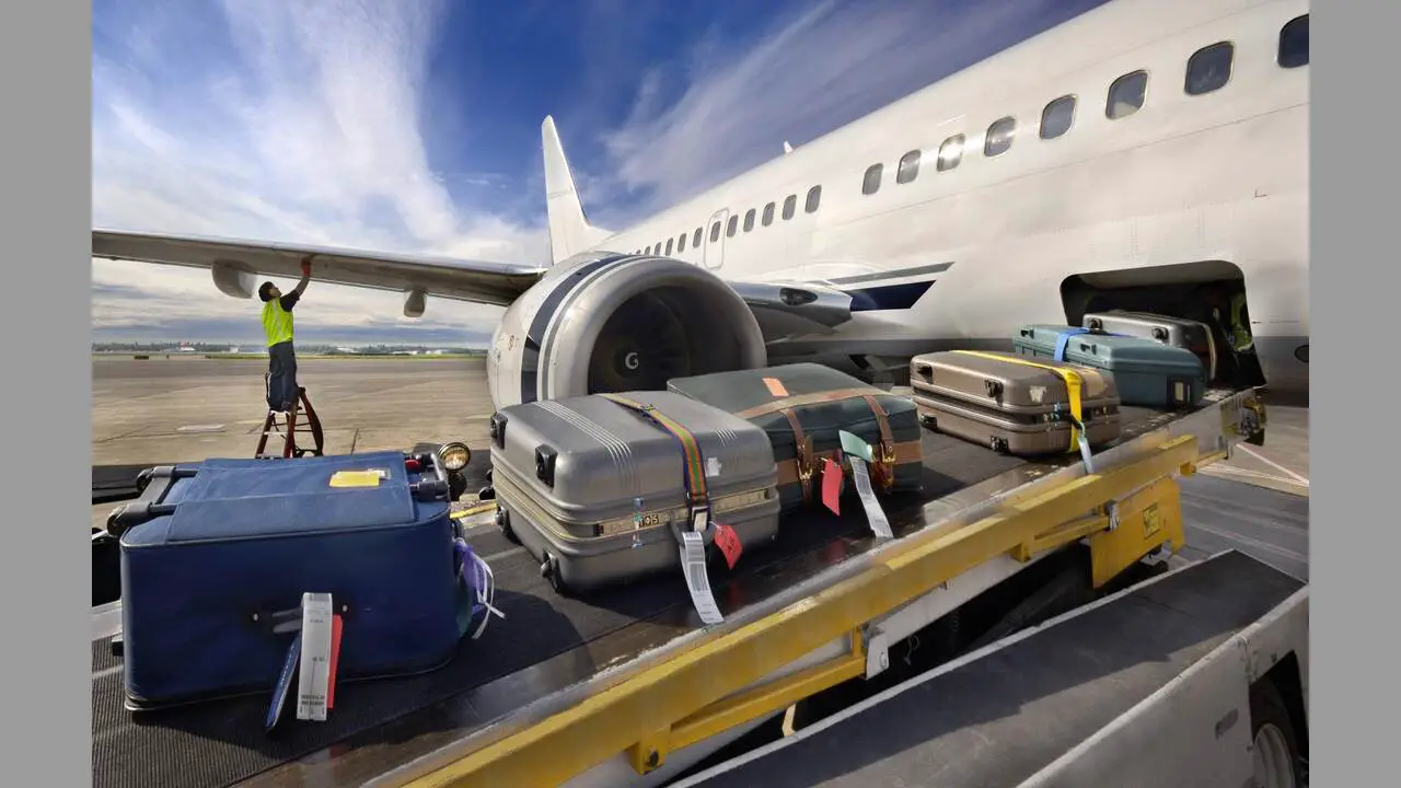 Handling And Loading Procedures For The Airplane Luggage Compartment