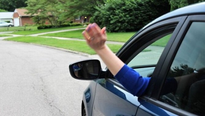 Using Proper Hand Signals While Driving