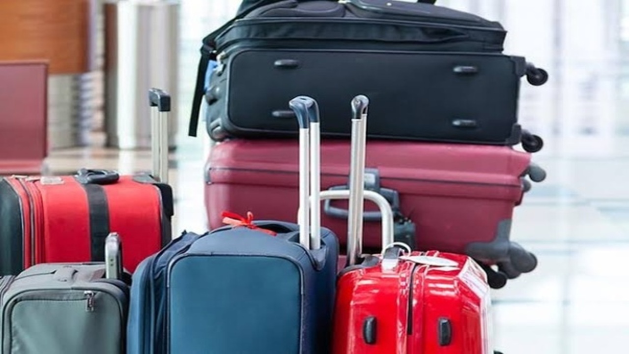 Advantages And Disadvantages Of Carrying Large Checked Luggage