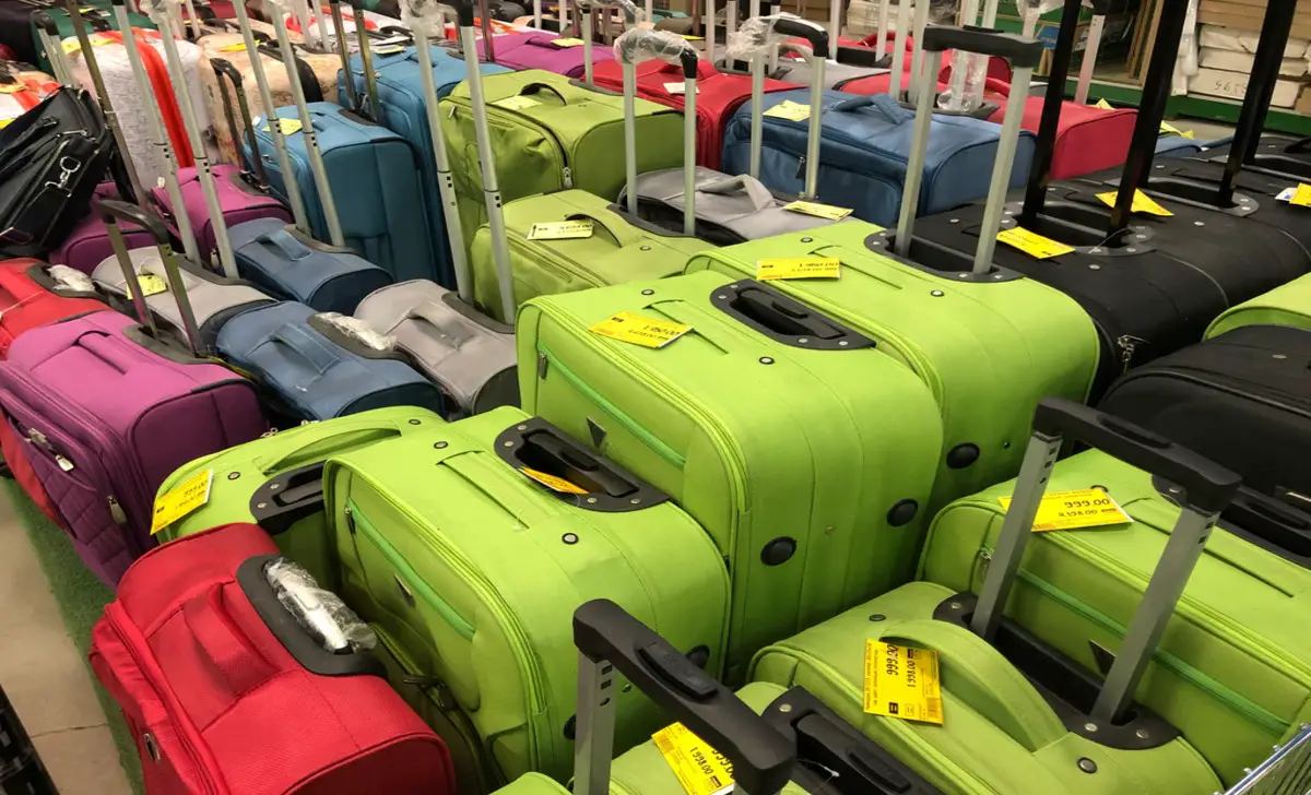 Choose The Best Color For Luggage
