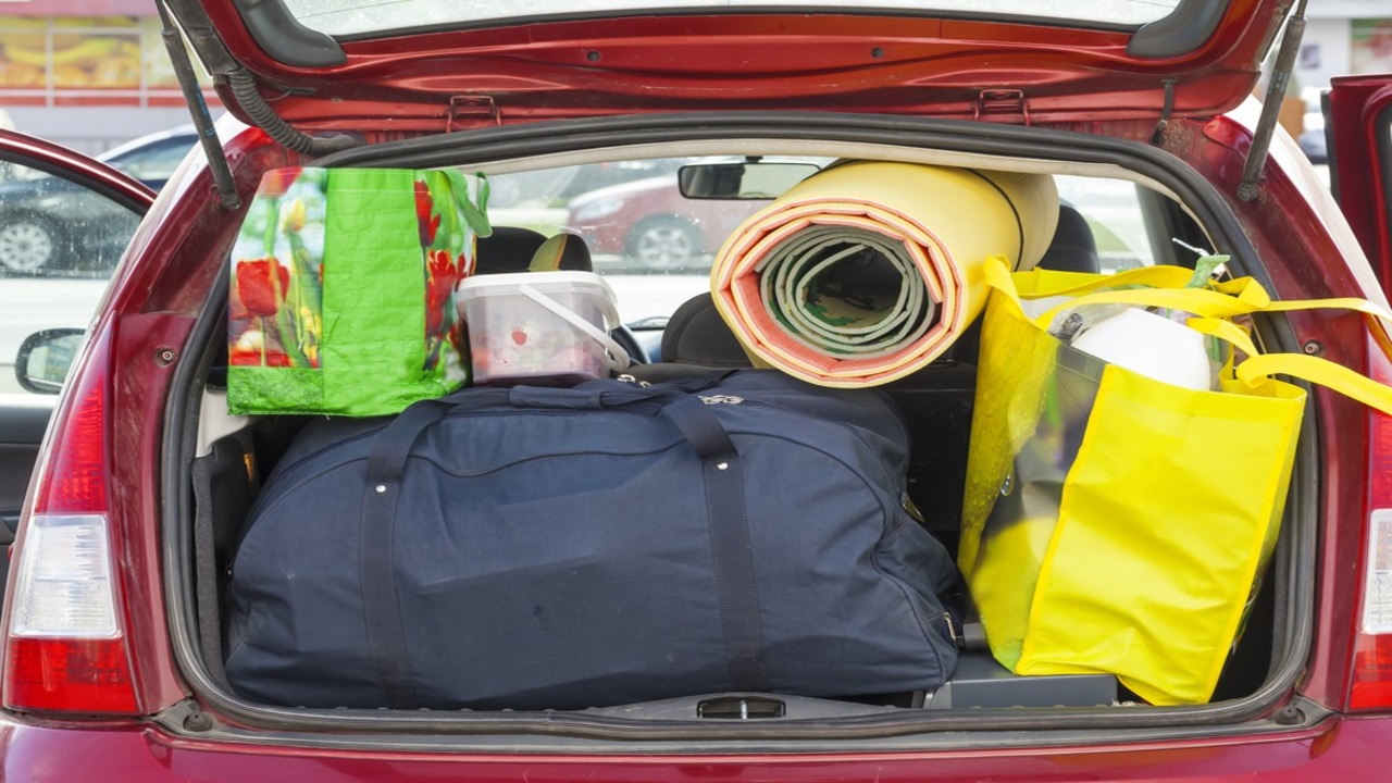 How To Carry Luggage On Top Of Car 7 Easy Steps