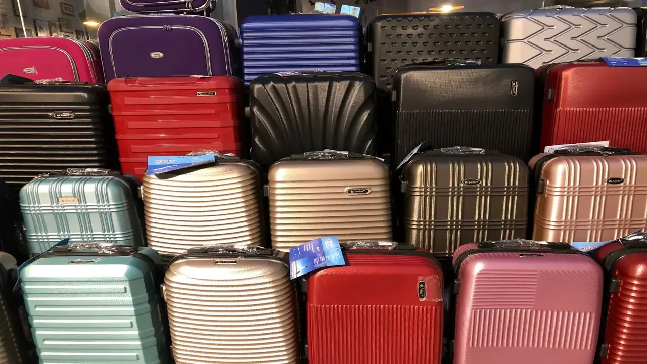 Material-Based Classification Of Luggage