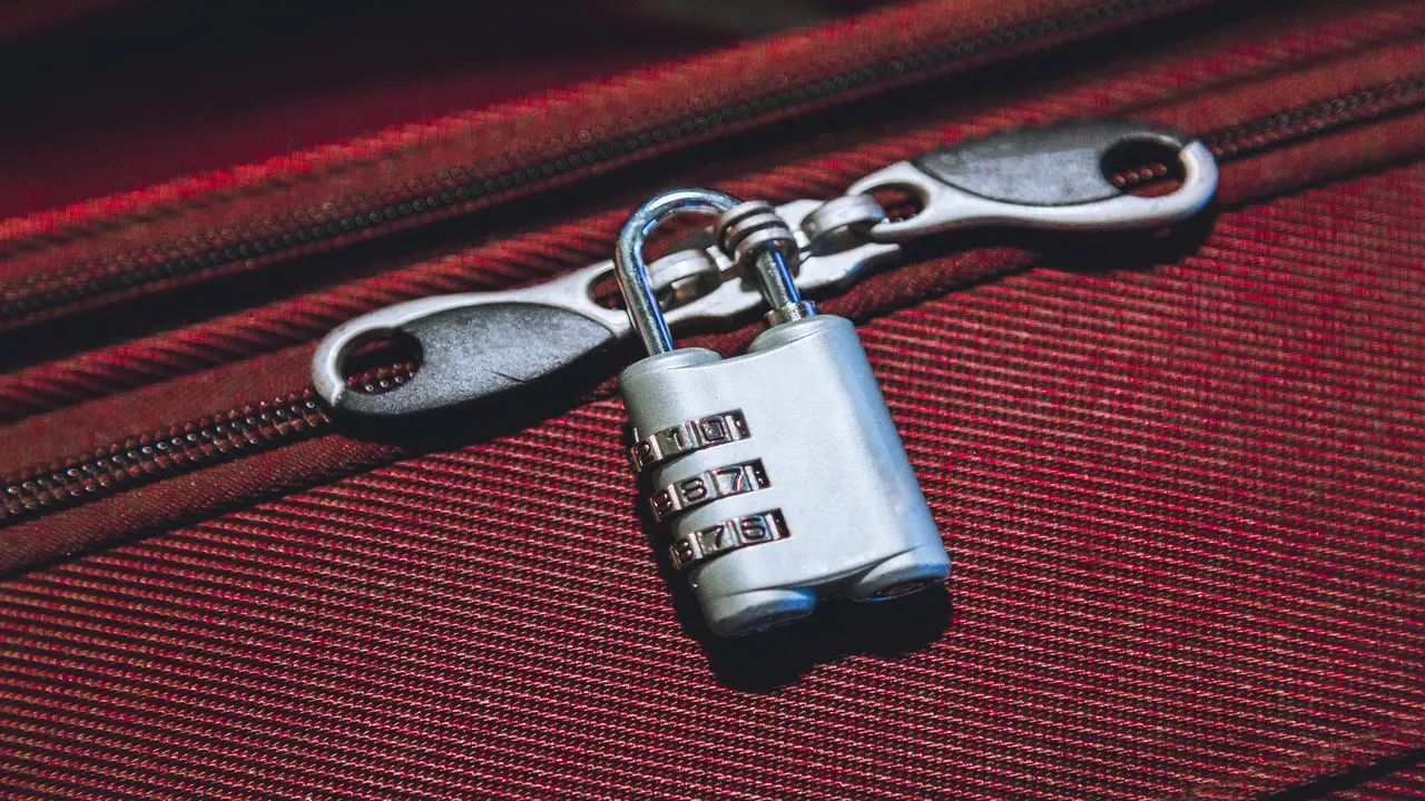Pros And Cons Of Using Luggage Locks