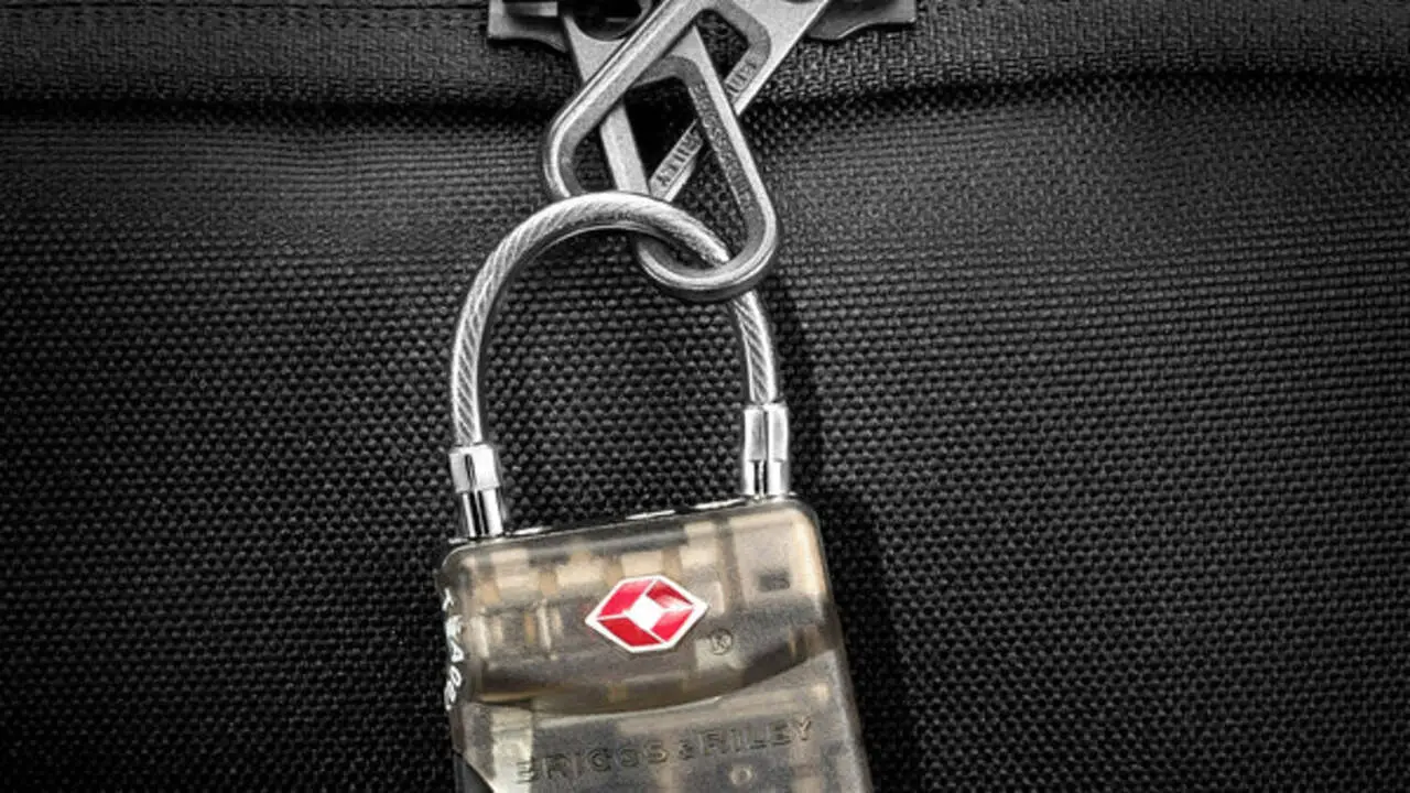 Should You Lock Your Luggage - Benefits Of Lo