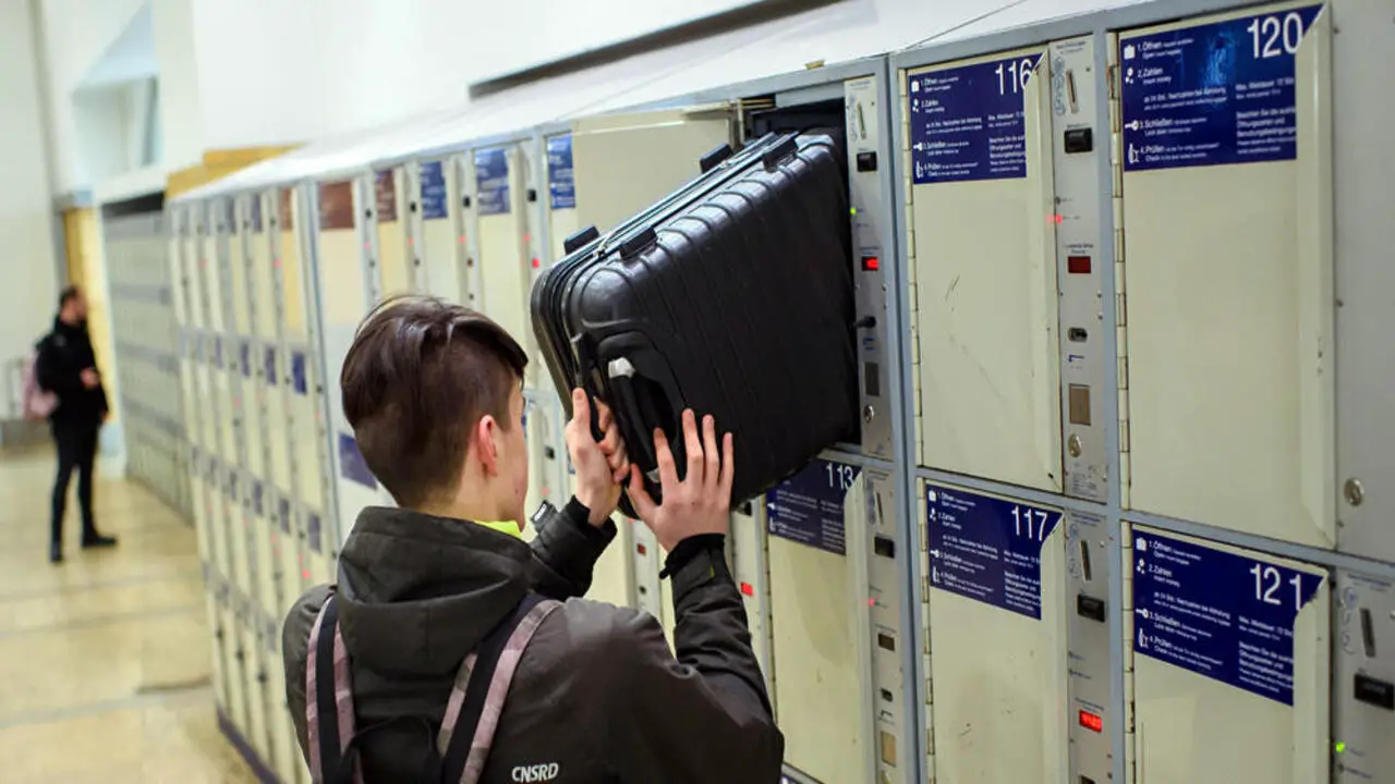 Station Lockers Versus Luggage Storage Services