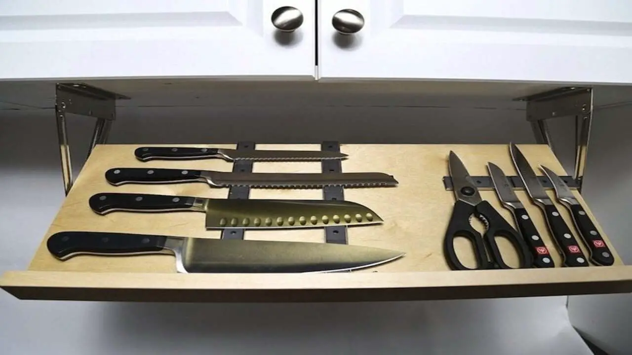 Using Hard-Sided Containers For Knife Storage