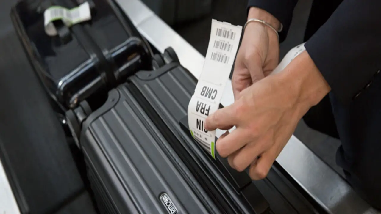 Using Luggage Tags For Identification And Security