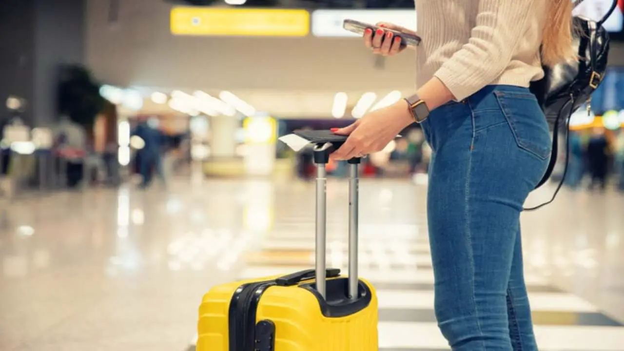 What Color Luggage Is Most Likely To Be Stolen? Tips To Keep Your Belongings Safe