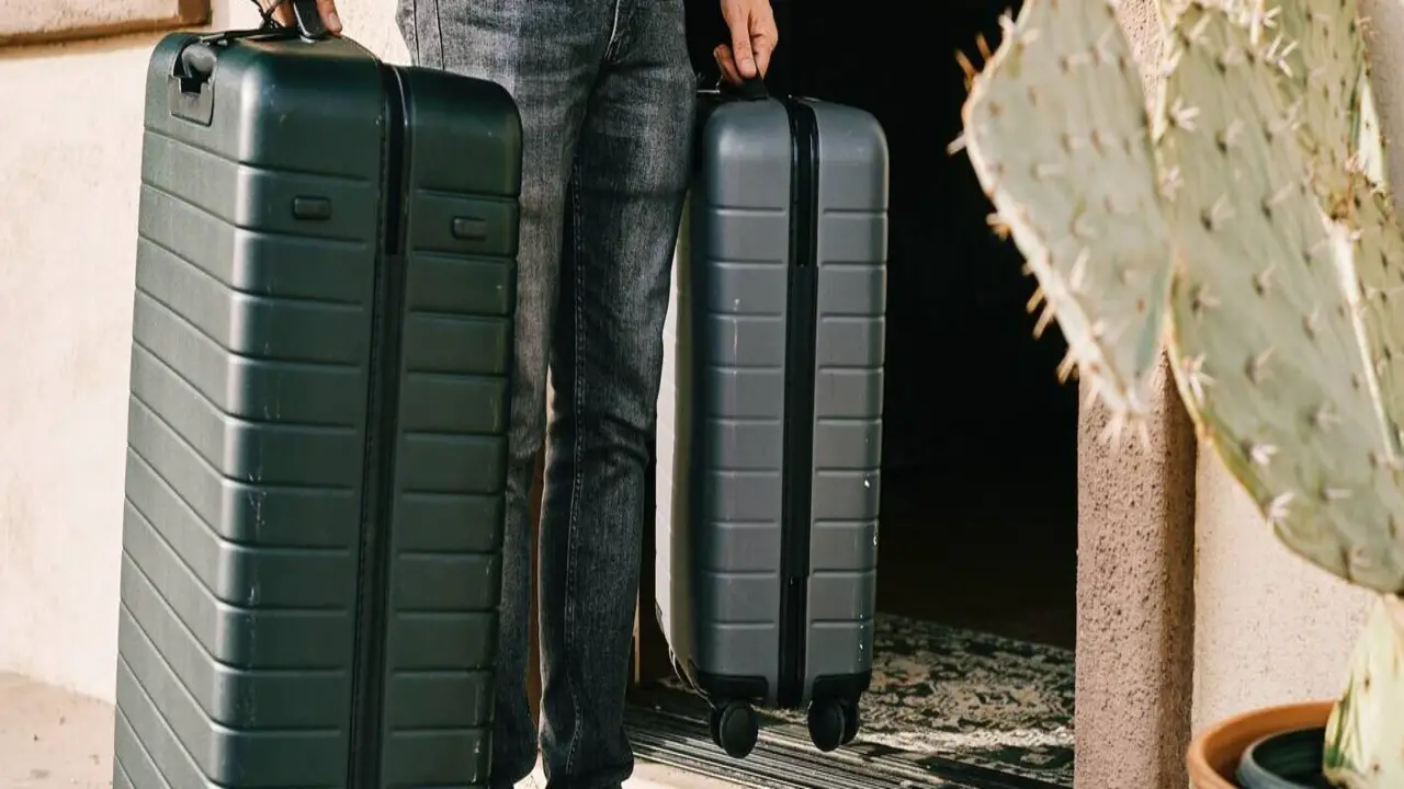 How To Find And Book Luggage Storage Services