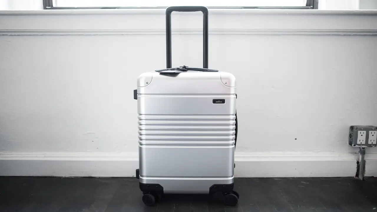 Key Features Of Arlo Skye Luggage