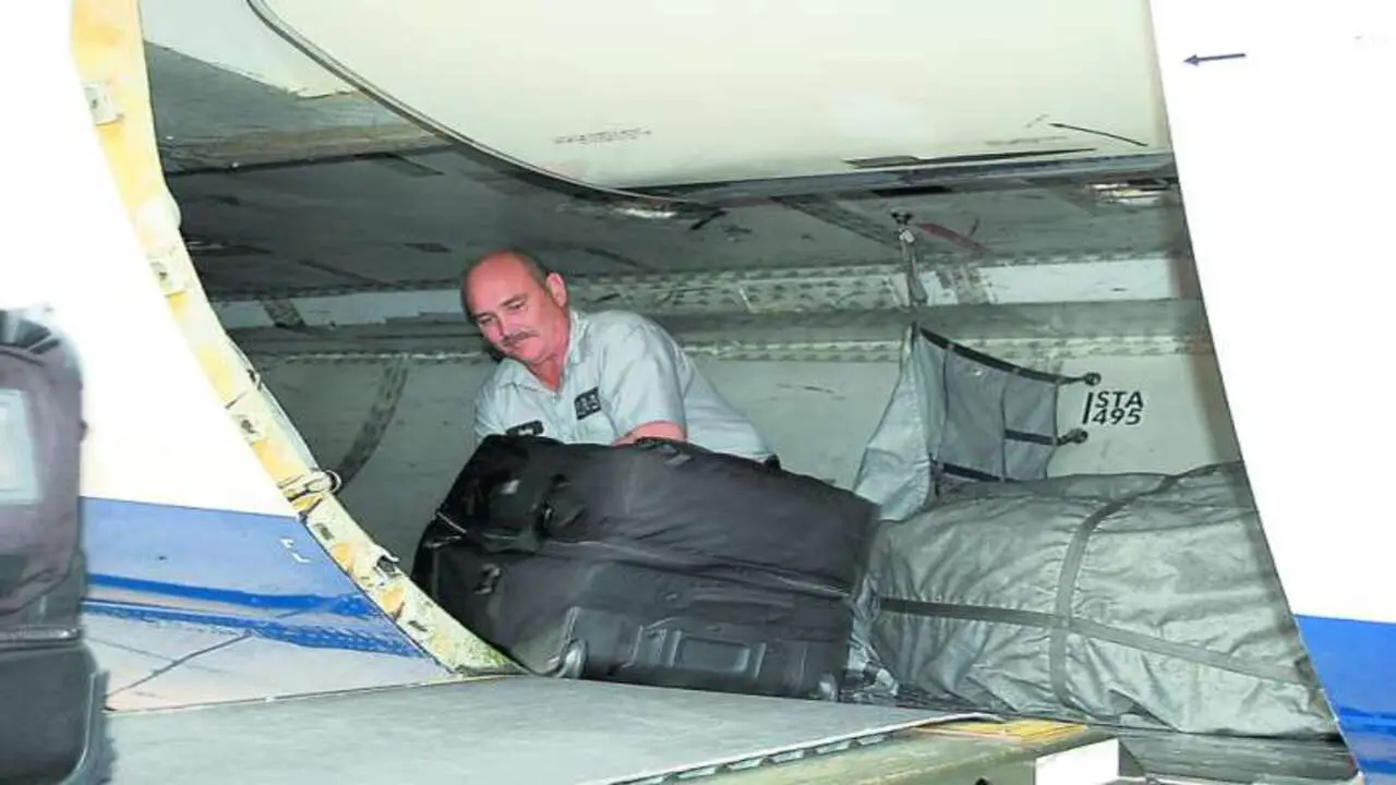 Where Is Luggage Stored On A Plane - Discovering The Unknown