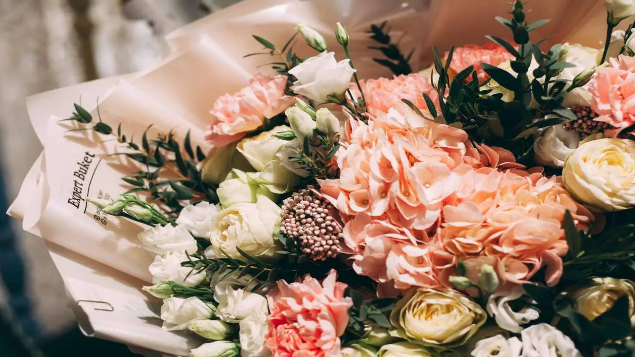 How To Pack Flowers In Your Checked Luggage