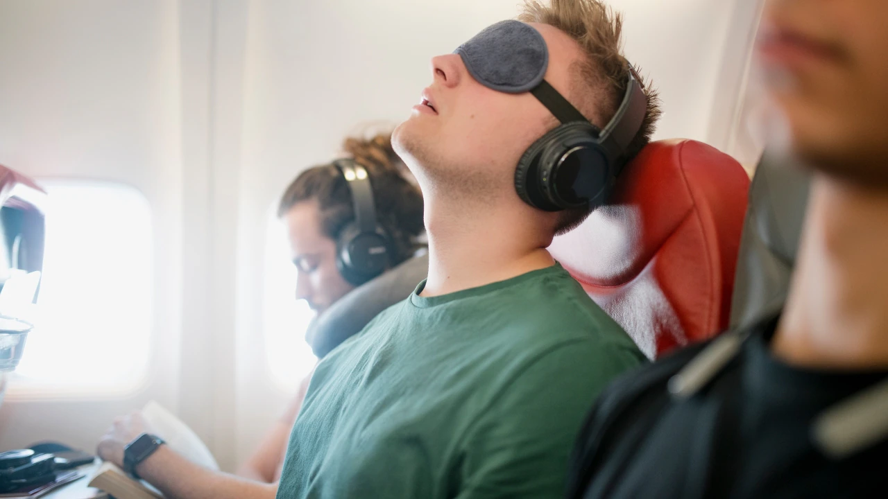 What To Look For The Best Travel Headphones